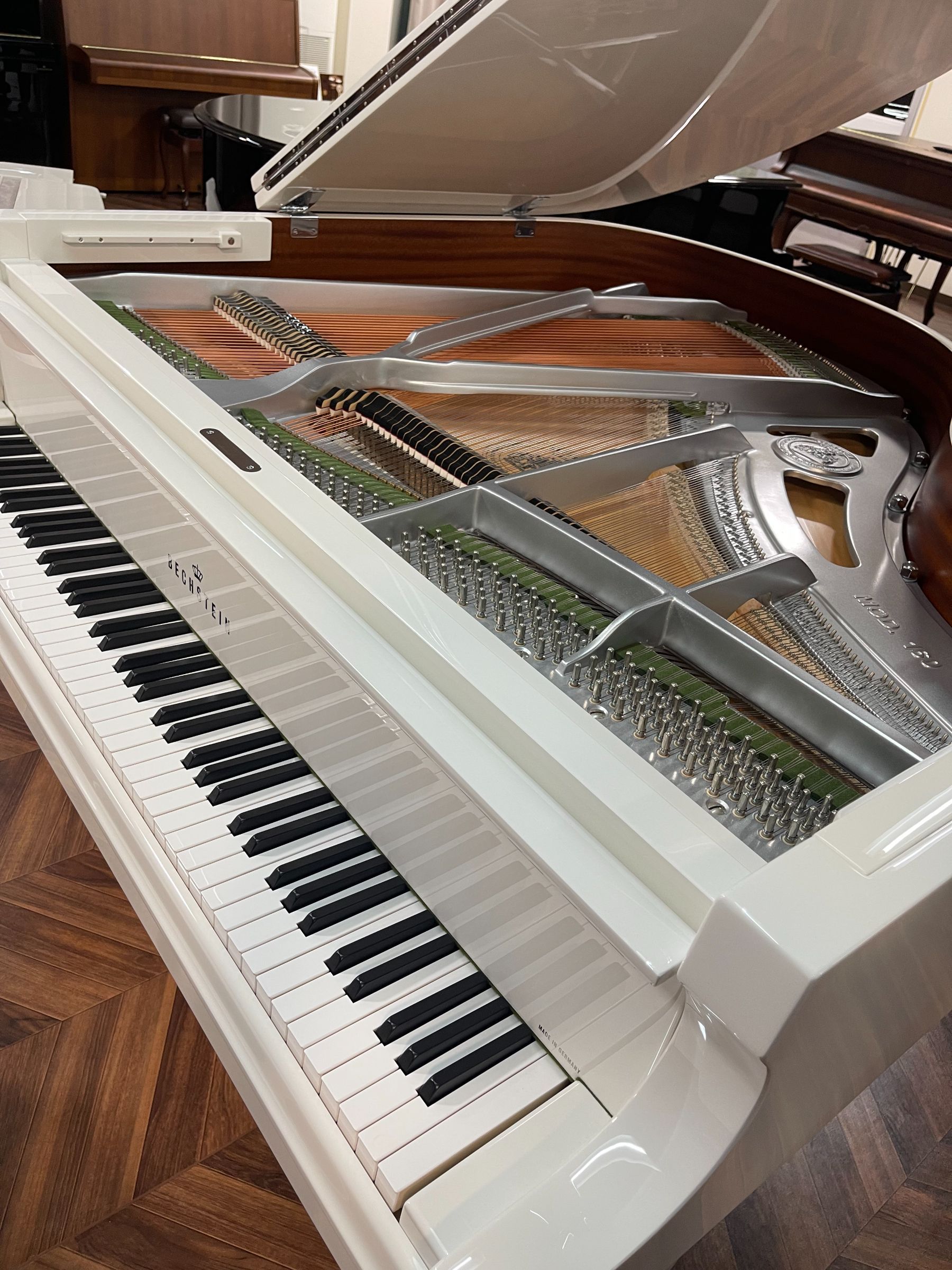 Mark 6 Mejiro の BECHSTEIN A-160 ピアノ